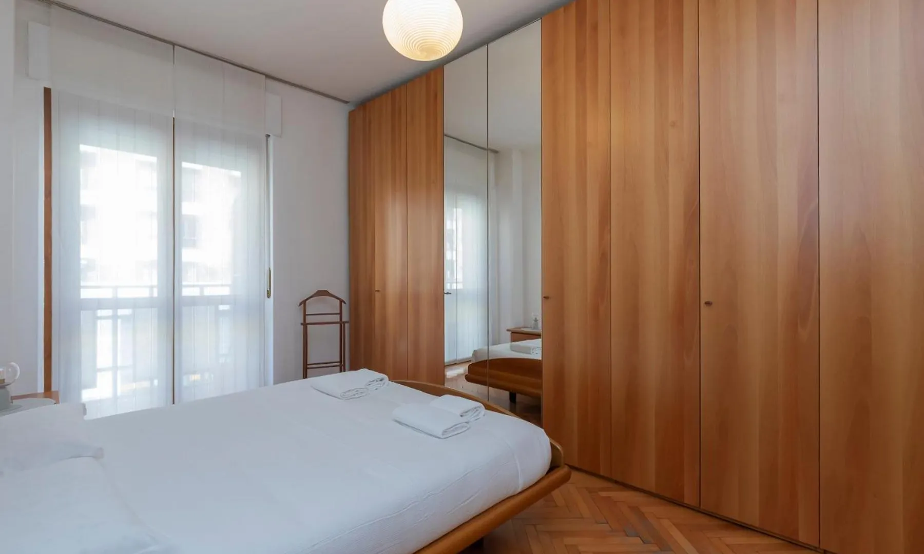 De Angeli San Siro Large Two-Room Apartment ミラノ イタリア