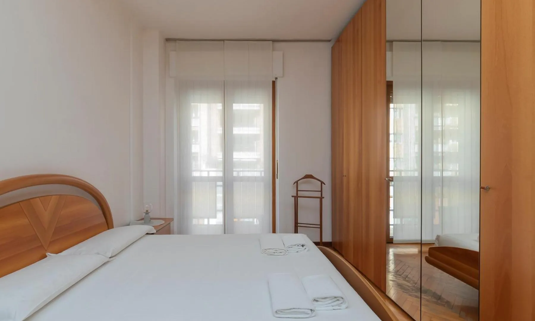 De Angeli San Siro Large Two-Room Apartment ミラノ 0*,  イタリア