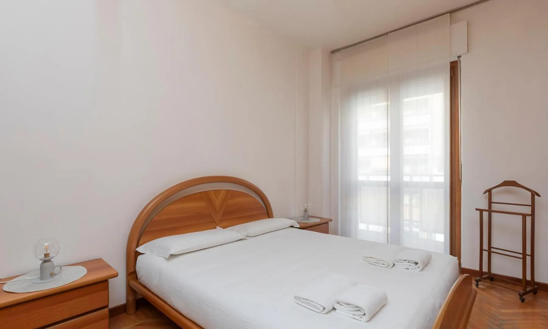 De Angeli San Siro Large Two-Room Apartment ミラノ イタリア